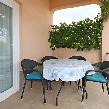 Apartments With A Parking Space Kornic, Krk - 415 Apartment Kornic