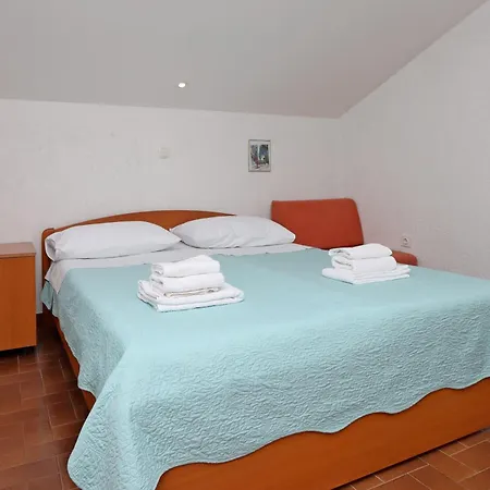 Apartment Apartments With A Parking Space Kornic, Krk - 415
