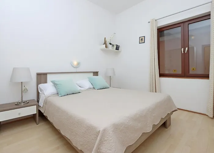Appartement With Parking Space Kornic, Krk - 415 *