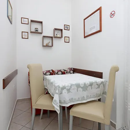 With Parking Space Kornic, Krk - 415 Apartamento *